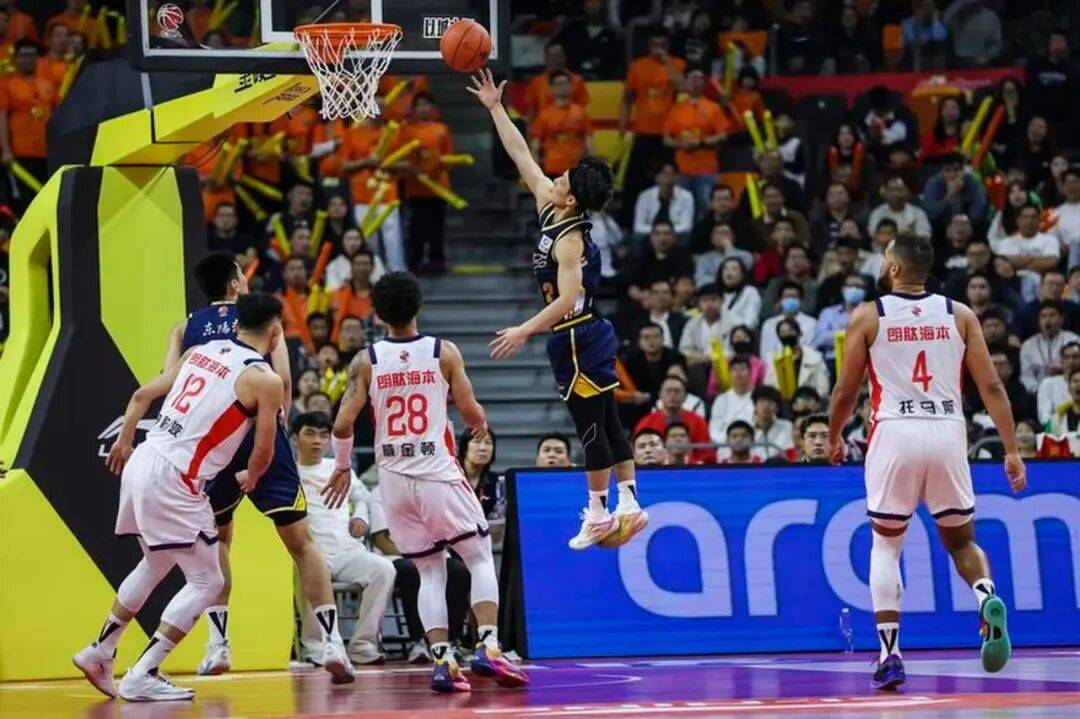 山东队力克广州队，东契奇状态火热