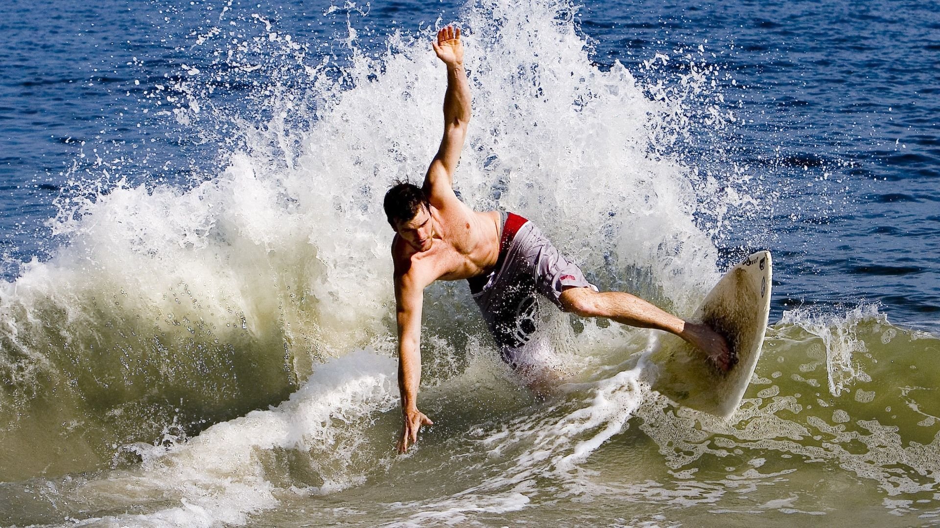 哈利伯顿爆发撕裂防线，森林狼铁血防守锁死猛龙双星